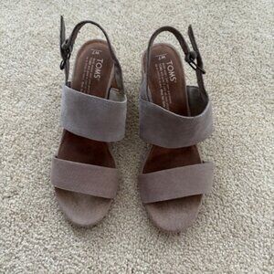 Toms tan block heel sandal, women's size 7.